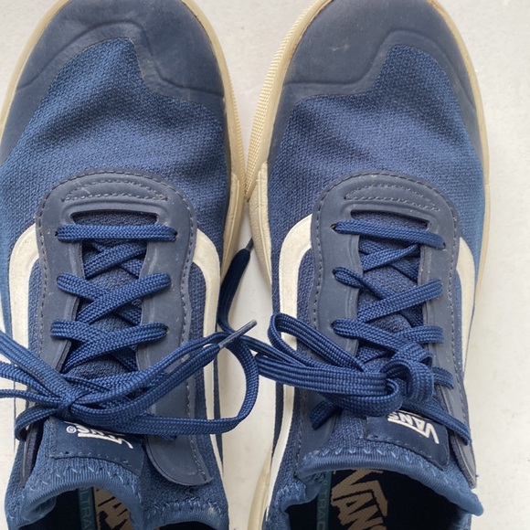 Vans ultra range in navy blue/creme color. - Picture 4 of 10